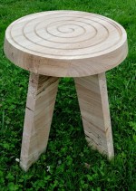 Stolička dřevěná